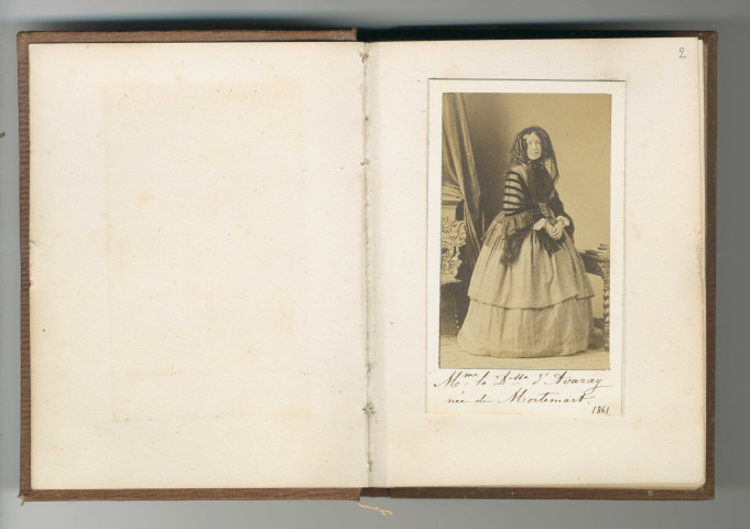 Album photographique de nobles angevins et de leur parenté / [tirages sur papier de Disdéri]