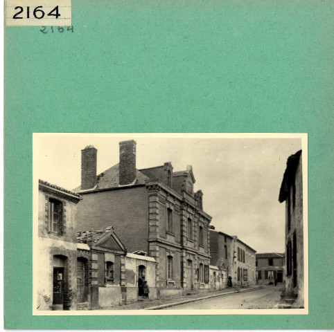 Yzernay : Vue d'ensemble