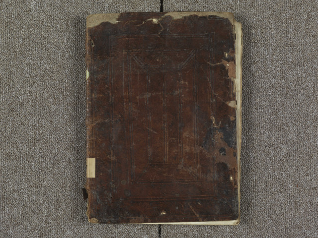 « Compte huytiesme que rend messire Pierre du Grès, prebstre, procureur et bourcier de messieurs les chanoynes, curez et chappellains de l'eglise de la Trinité d'Angiers, de leurs deniers communs, de leur recepte et des mises sur ce faictes, pour ung an entier, commanczant le jour de Nouel mil cinq cens vingt et ung, celuy jour inclus et finissant à semblable jour de Nouel, l'an revolu mil cinq cens vingt-deux, celuy jour exclus »