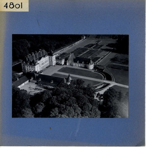 Mazé : Château de Montgeoffroy (vue aérienne)