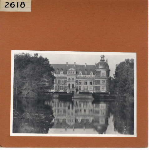 Saint-Georges-sur-Loire : Château de Serrant (extérieur)