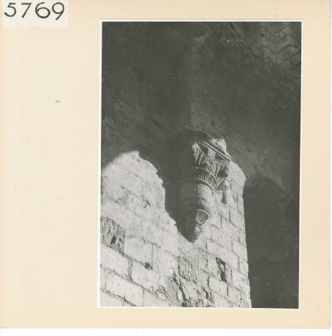 Angers : Chapelle et chapiteaux