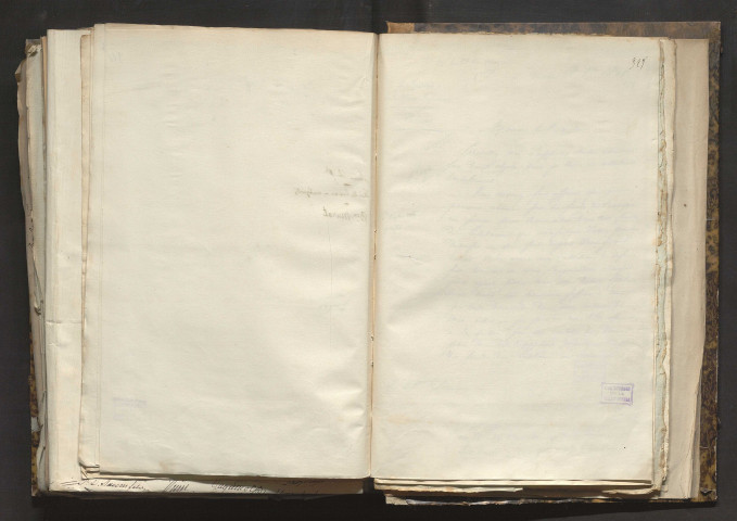 Antiquités de Lillebonne ; lettre du baron Murat, préfet de la Seine-Inférieure ; gravure et rapport de Fr. Grille. .