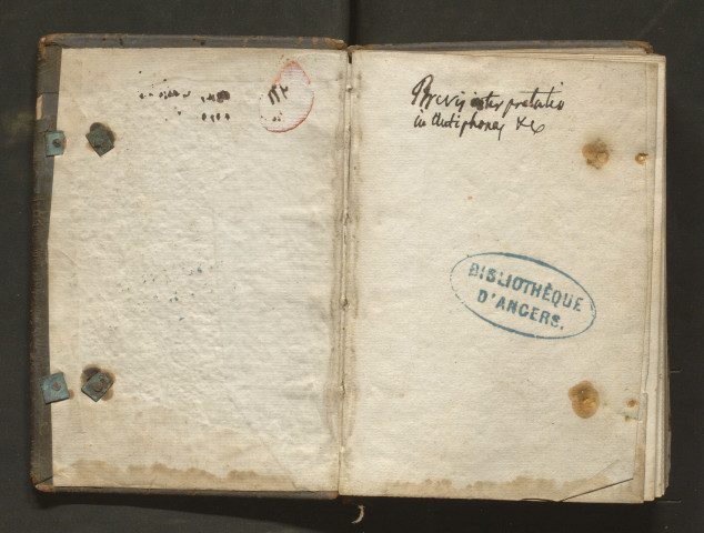 Diurnal d'été, de Pâques à Noël. A chaque verset des psaumes, on a ajouté une courte explication