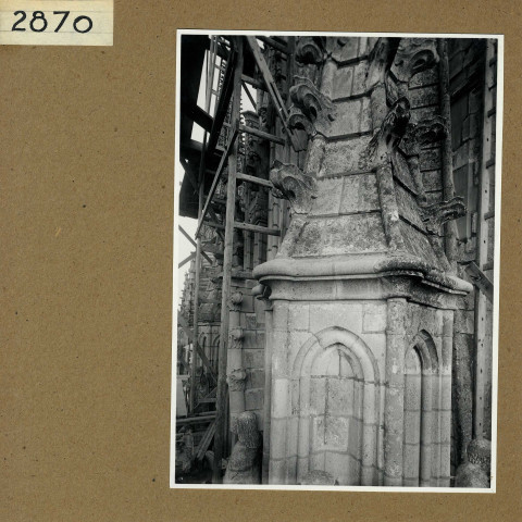 Angers : Cathédrale, détail des statues de la façade