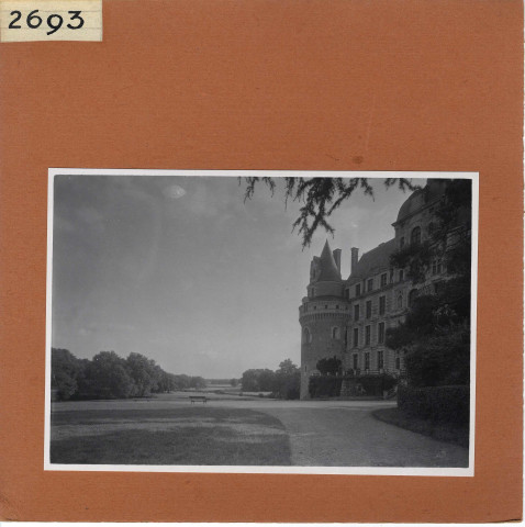 Brissac : Château, extérieur