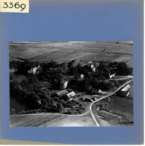 Saint-Aubin-de-Luigné : Château de la Frenaye (vue aérienne)