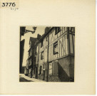 Angers : quartier de la Cité, extrémité de la rue Saint-Aignan du côté du château