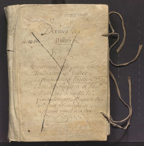 « Ce sont les cens et rentes madamme l'abbasse du moustier de Noustre-Damme d'Angiers, rendus à Angiers par chascun an au jour de Noel et receuz par moy Hervé le Clerc, prestre, censier de tres noble et puissante damme madamme Ysabeau de Ventadour, à present abbasse dudit moustier, ledit jour de Noel, l'an mil trois cens quatre vings et cinq, et sont merchez ceulx qui ont payé pour celuy an par A, et pour les années ensuivans par les autres lettres de A, B, C, par ordre, en un autre livre en parchemin, duquel cest present est extrait. »