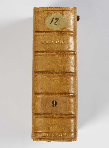 Bible parisienne en latin.