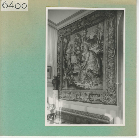 Les Verchers-sur-Layon : Château d'Echuilly, tapisserie de l'entrée, à gauche