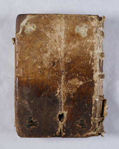 « In nomine sancte et individue Trinitatis. Incipit liber collectarii, ordinatus et concessus monasterio Omnium Sanctorum Andegavensi, ordinis Sancti Augustini, per conventum dicti monasterii in veram elemosinam, scriptus et completus per me Egidium Colini, presbiterum, in decretis bacalaureum canonicumque dicti monasterii, anno Domini millesimo quadringentesimo decimo »