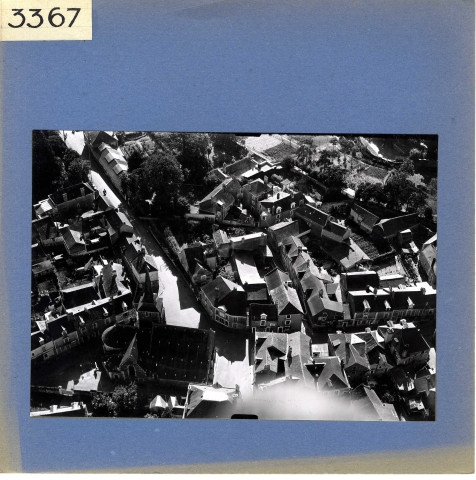 Savennières : Village et église (vue aérienne)