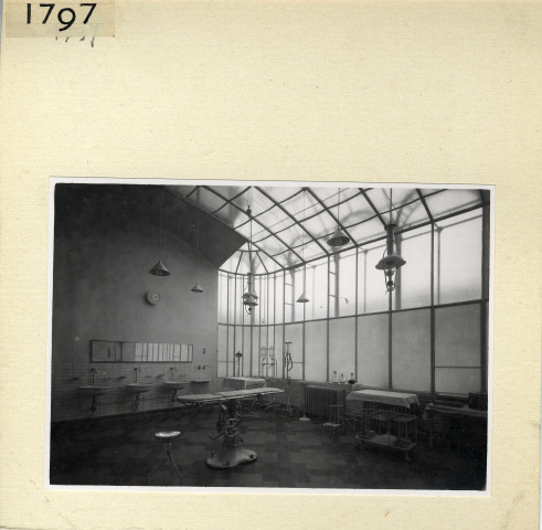 Angers : Hôpital, salle d'opération