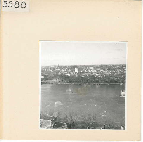 Angers : La Doutre, vue du Château