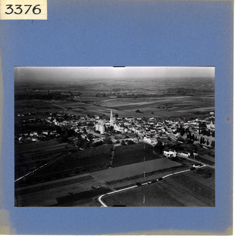 Martigné-Briand : Village et église (vue aérienne)