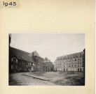 Angers : Place Saint Eloi, vieilles maisons