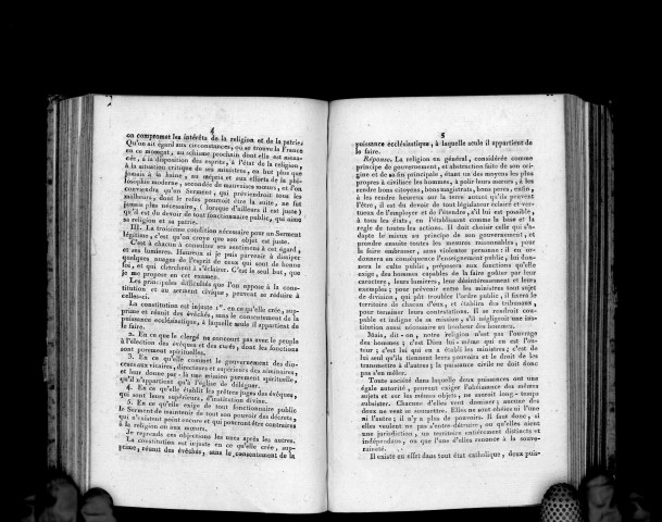 Examen pacifique du serment exigé par la Constitution