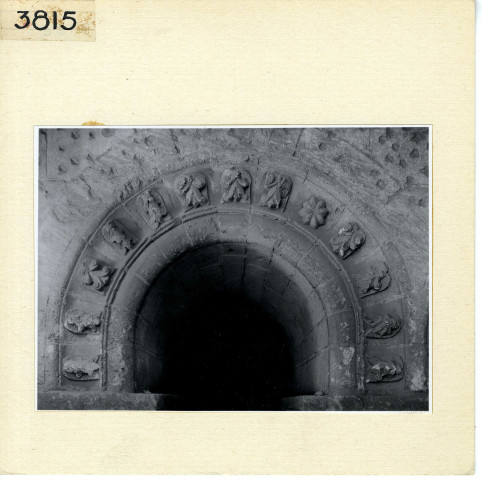 Angers : Détails des arcades romanes