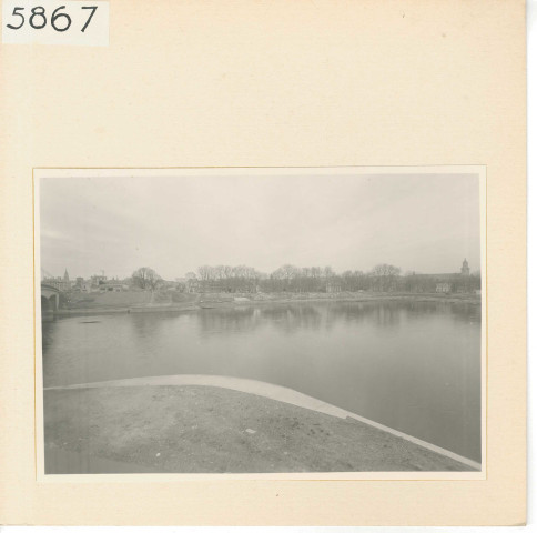 Angers : Quai Ligny, vue du quai de la Savatte