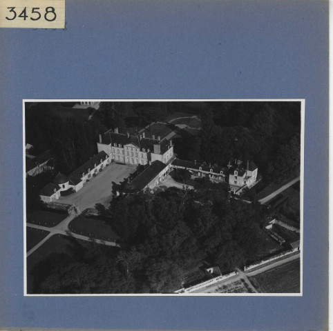 Les Verchers-sur-Layon : Château d'Echuilly (vue aérienne)