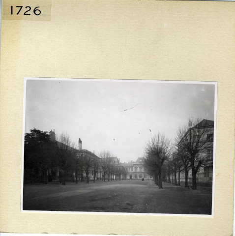 Angers : Ecole des arts et métiers (cour)