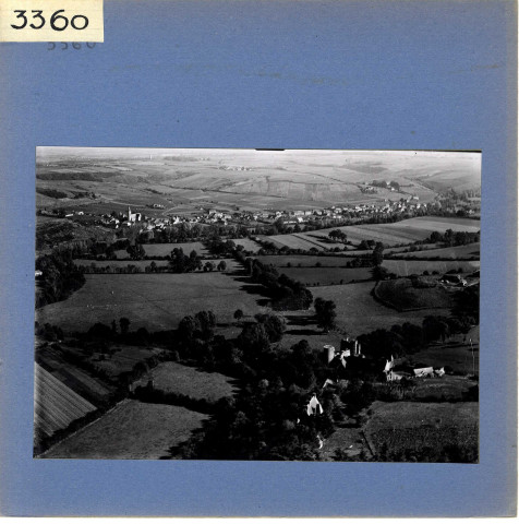 Saint-Aubin-de-Luigné : Ruines du château de la Guerche (vue aérienne)