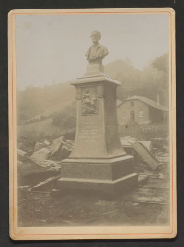 Recueil factice de pièces relatives à l'érection d'un monument à Lenepveu