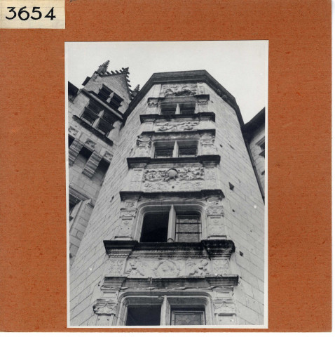 Montsoreau : Détails de l'escalier extérieur