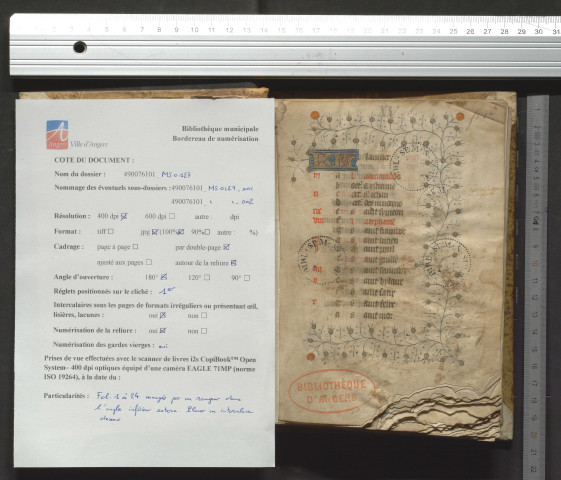 Livre d'heures. En tête, calendrier en français, sans particularité remarquable, sauf le nom de S. Maurille en rouge