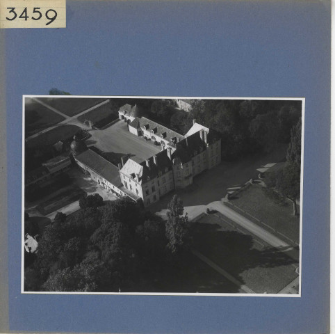 Les Verchers-sur-Layon : Château d'Echuilly (vue aérienne)