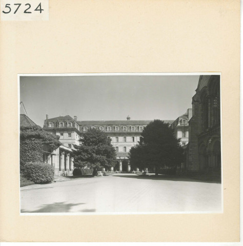 Angers : Façade et chapelle