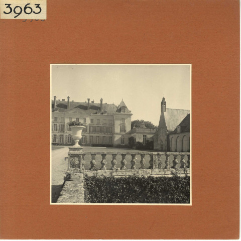 Mazé : Château de Montgeoffroy (vues extérieures au sol)