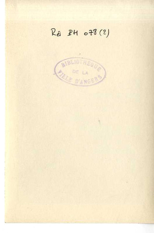 Cour du 32 rue des Carmes à Angers : aménagements du XVIIIe s. et vestiges d'anciennes portes ou fenêtres romanes