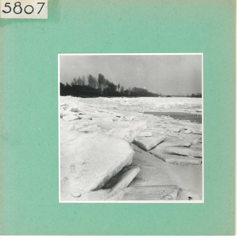 Bouchemaine : Glace dans la Loire