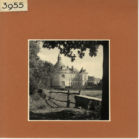 Mazé : Château de Montgeoffroy (vues extérieures au sol)