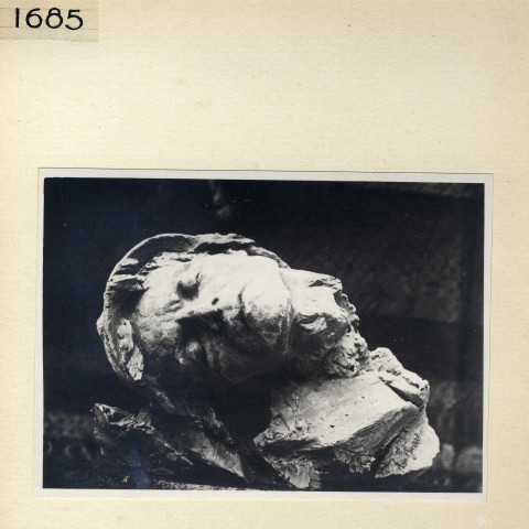 Angers : Monuments aux morts, tête du poilu