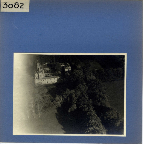 Saint-Laurent-de-Landemont : Château de la Colaissière, vue aérienne