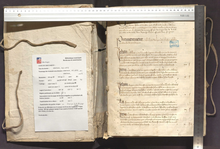 « Ce sont les cens et rentes madamme l'abbasse du moustier de Noustre-Damme d'Angiers, rendus à Angiers par chascun an au jour de Noel et receuz par moy Hervé le Clerc, prestre, censier de tres noble et puissante damme madamme Ysabeau de Ventadour, à present abbasse dudit moustier, ledit jour de Noel, l'an mil trois cens quatre vings et cinq, et sont merchez ceulx qui ont payé pour celuy an par A, et pour les années ensuivans par les autres lettres de A, B, C, par ordre, en un autre livre en parchemin, duquel cest present est extrait. »