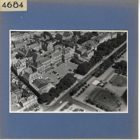 Angers : Hôtel de Ville (vue aérienne)