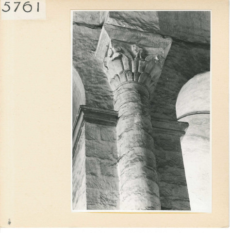 Angers : Chapelle et chapiteaux