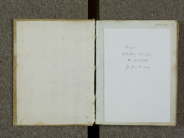 Armorial des chevaliers de l'ordre du Croissant, institué par René d'Anjou en 1448