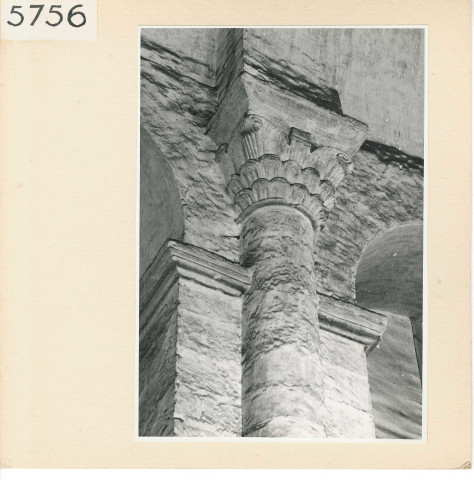 Angers : Chapelle et chapiteaux