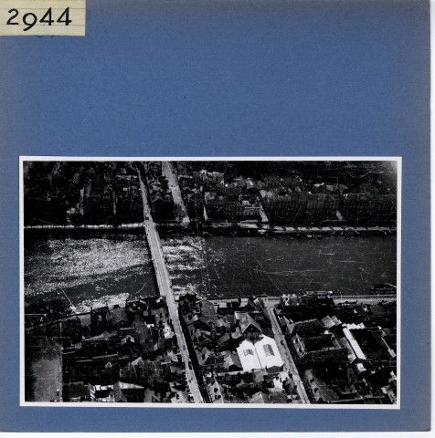 Angers : Vue aérienne prise à l'aplomb du pont du Centre