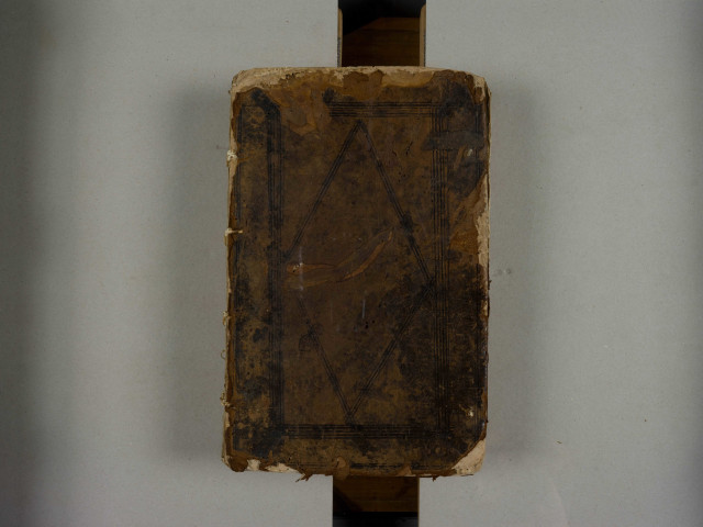 « Registre des remembrances du greffe criminel de la seneschaucée d'Anjou, à Angiers, et du siège présidial dudit lieu, ouquel seront enregistrées les sentences données ès dits seneschaucie et siège présidial, portans condamnation de mort, peine corporelle ou infamie, et d'entérinement des lettres royaulx de rémission ou pardon »