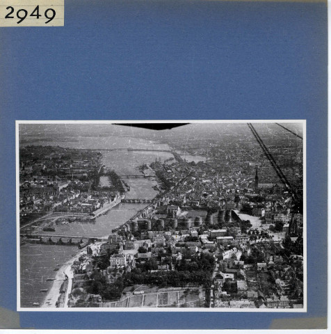 Angers : Vue aérienne vers l'amont