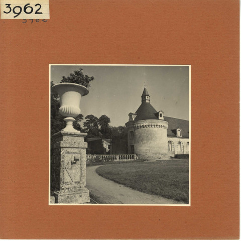 Mazé : Château de Montgeoffroy (vues extérieures au sol)