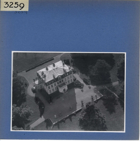 Savennières : Château de la Bizollière, vue aérienne