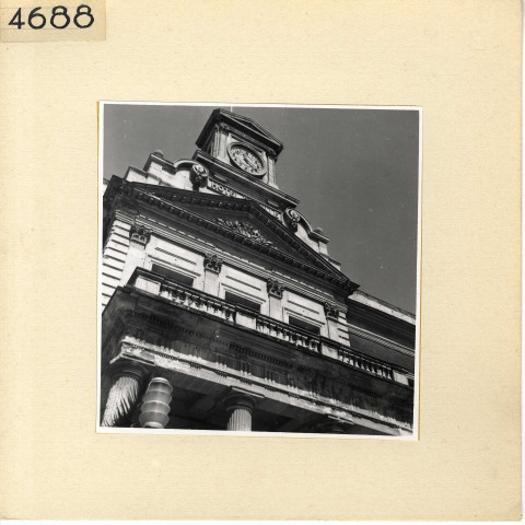 Angers : Façade de l'Hotel de ville, détail