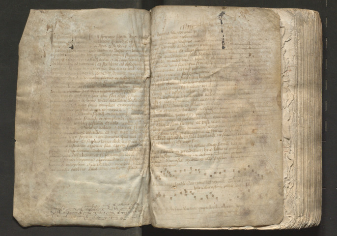 S. Grégoire le Grand. Dialogues. A la suite du livre III (fol. 68 vo), morceau intitulé : « De negligencia. Si accidat nobis aliqua negligencia ad altare, quod absit, hic continetur quid agere debemus. De effusione sanguinis Domini. Si de sanguine Domini... » Le fol. 73 est blanc. Livre IV des Dialogues au fol. 74